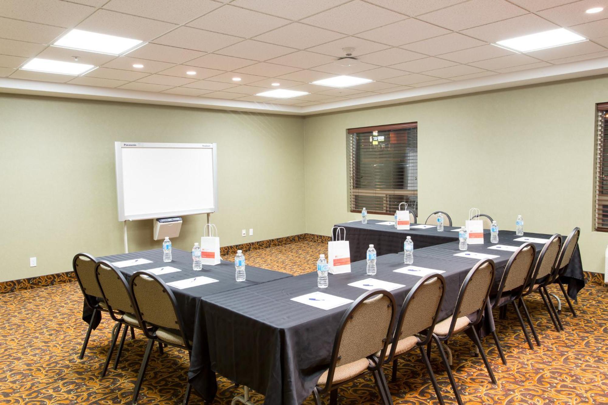 Holiday Inn Express & Suites Whitecourt By Ihg Kültér fotó