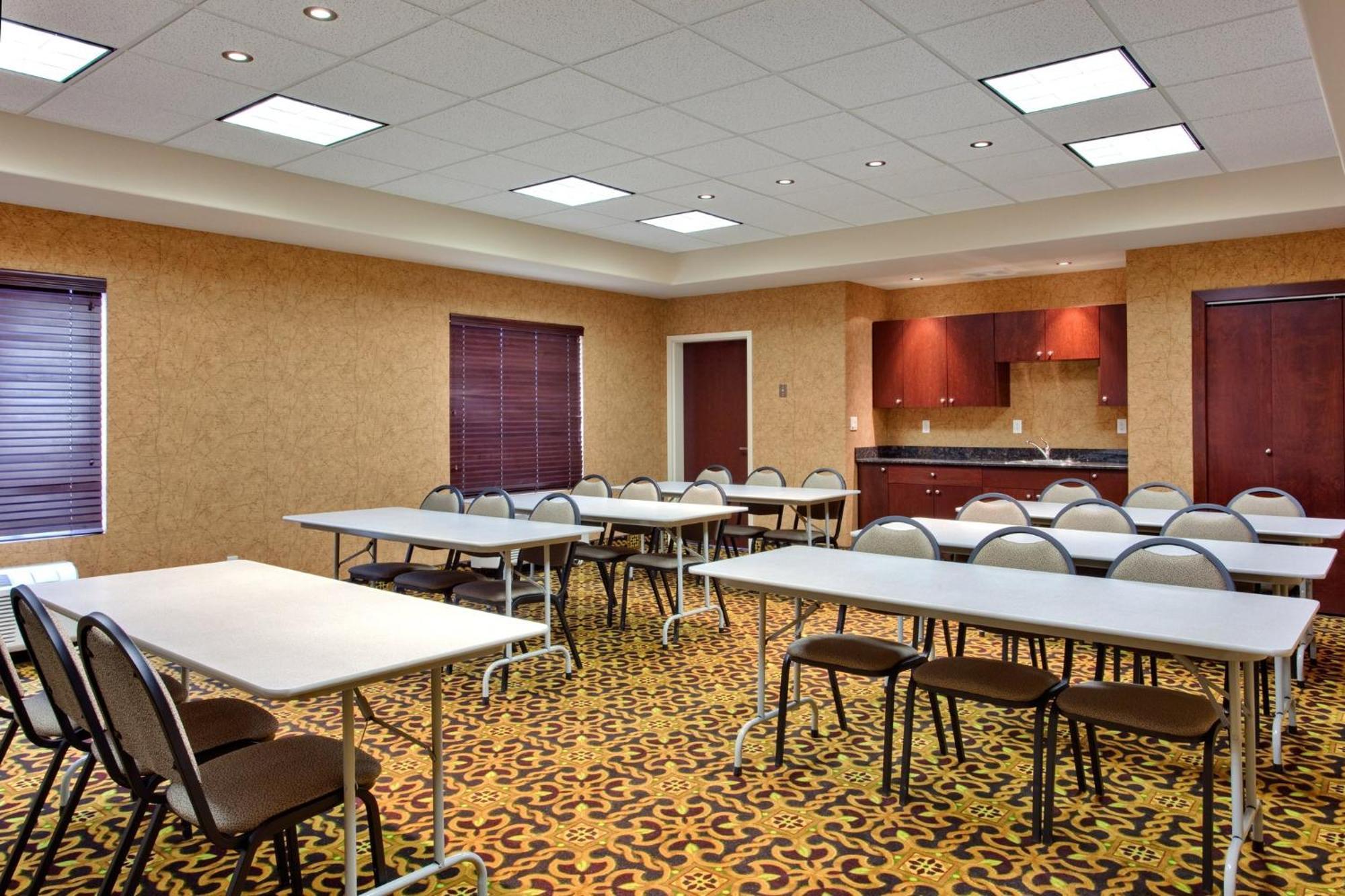 Holiday Inn Express & Suites Whitecourt By Ihg Kültér fotó