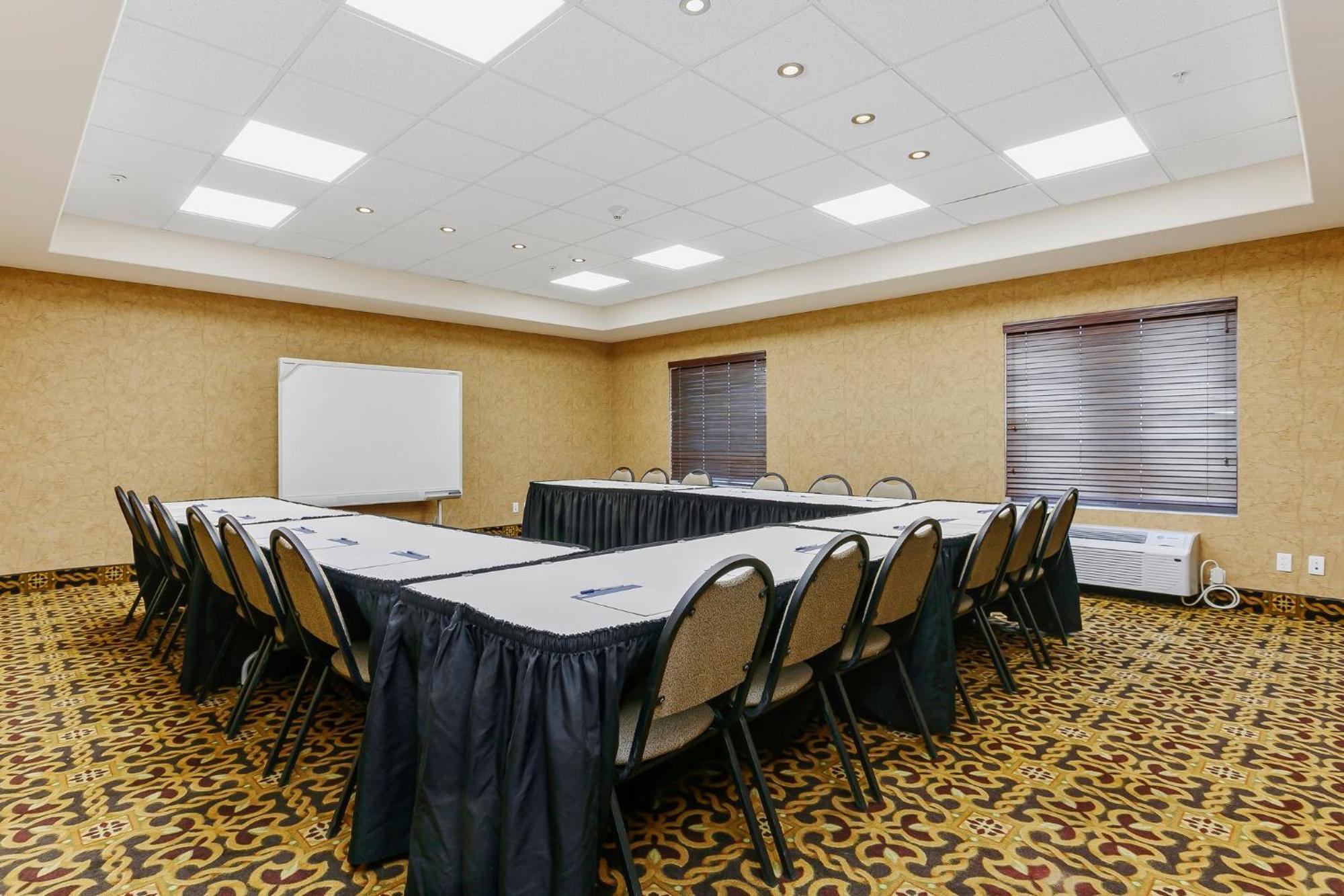 Holiday Inn Express & Suites Whitecourt By Ihg Kültér fotó